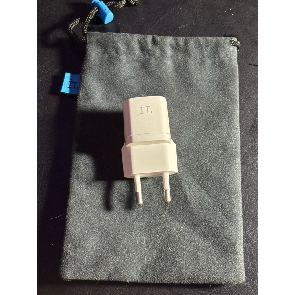 Adaptor Charger 20watt Merk iT