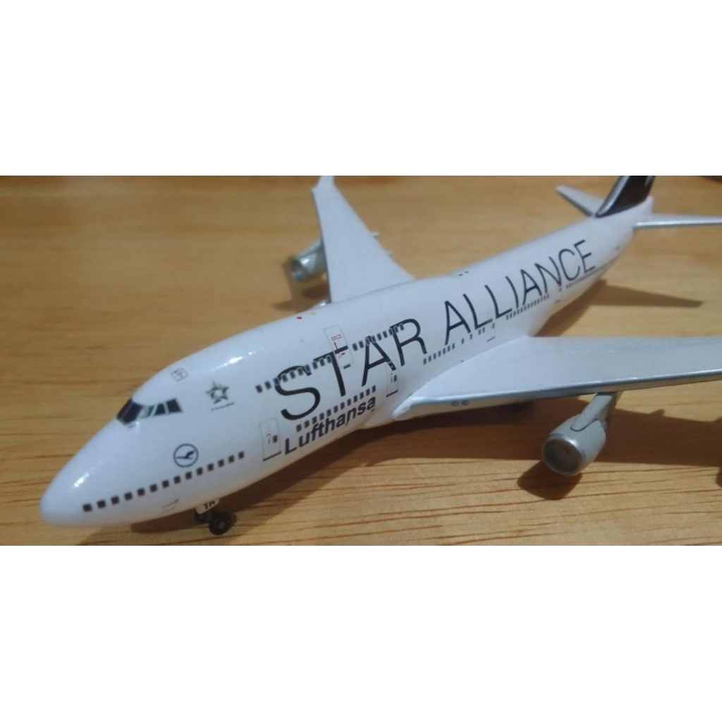 Diecast Lufthansa Boeing 747-400