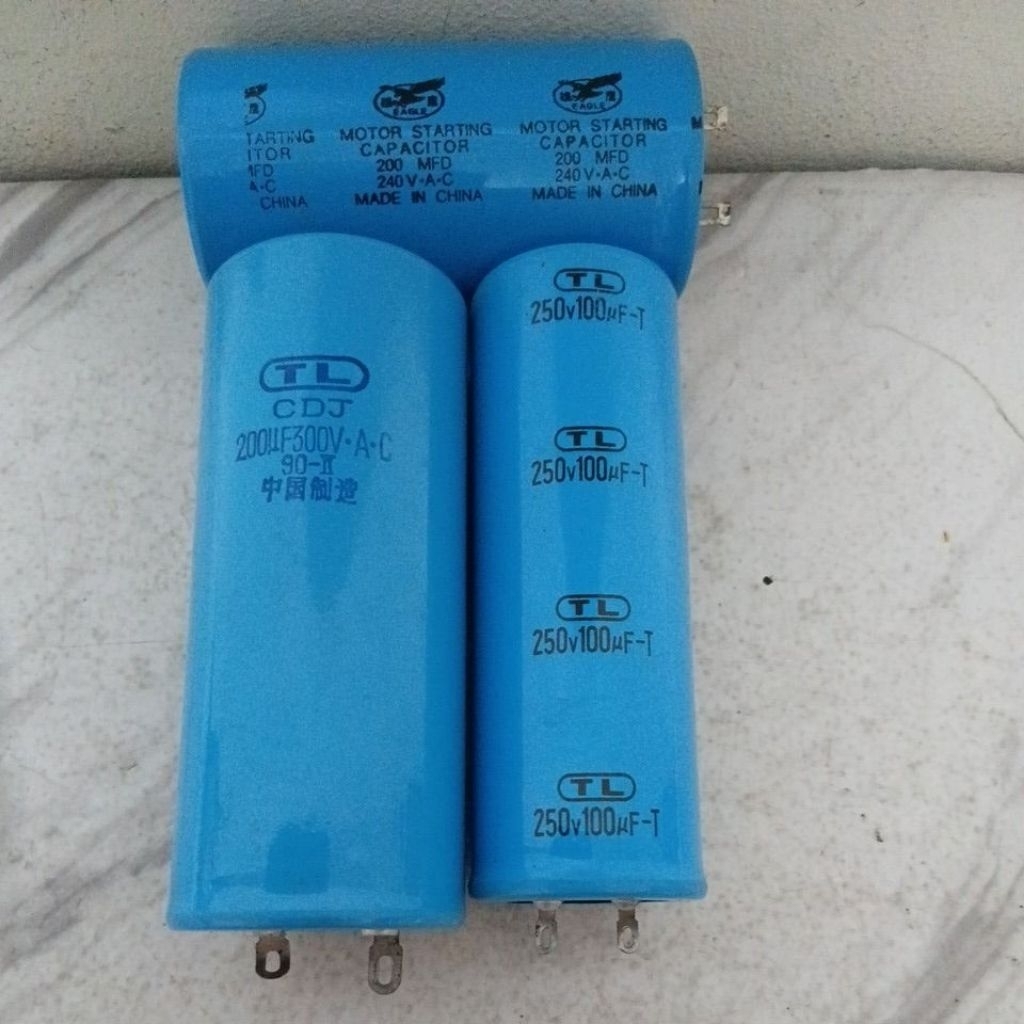 Kapasitor Starting 200MFD/ 240V AC, 200uf 300V AC, 250V 100uf-T