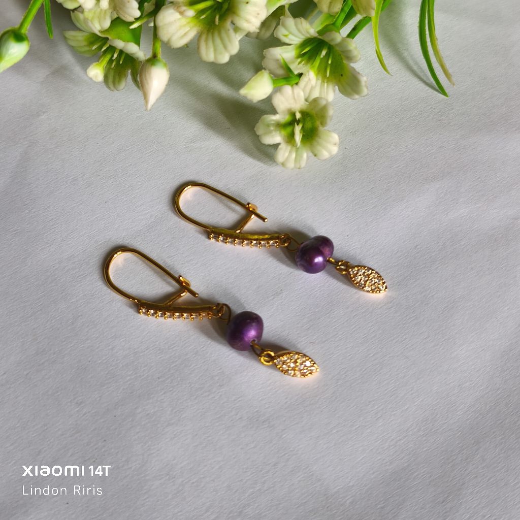 Anting mutiara asli Lombok ungu