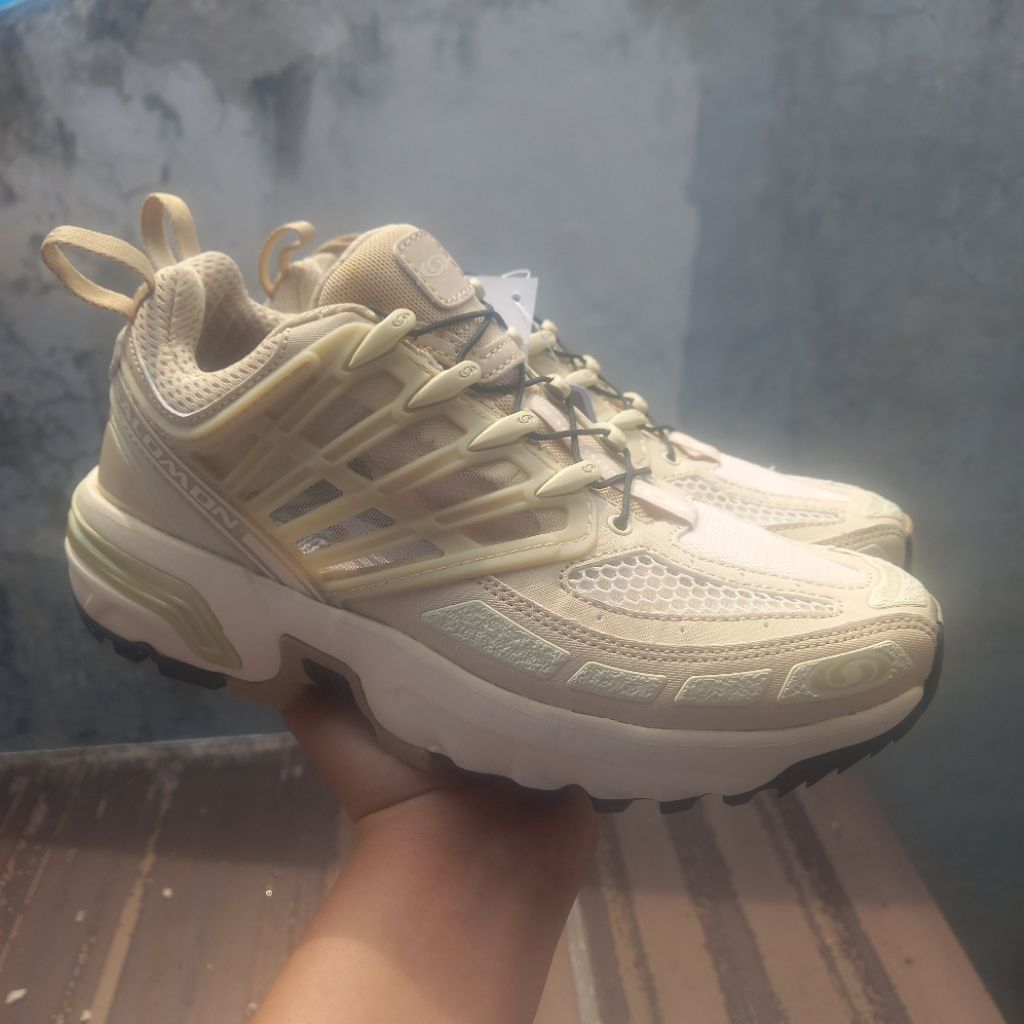 Sepatu Salomon ACS Adv Beige