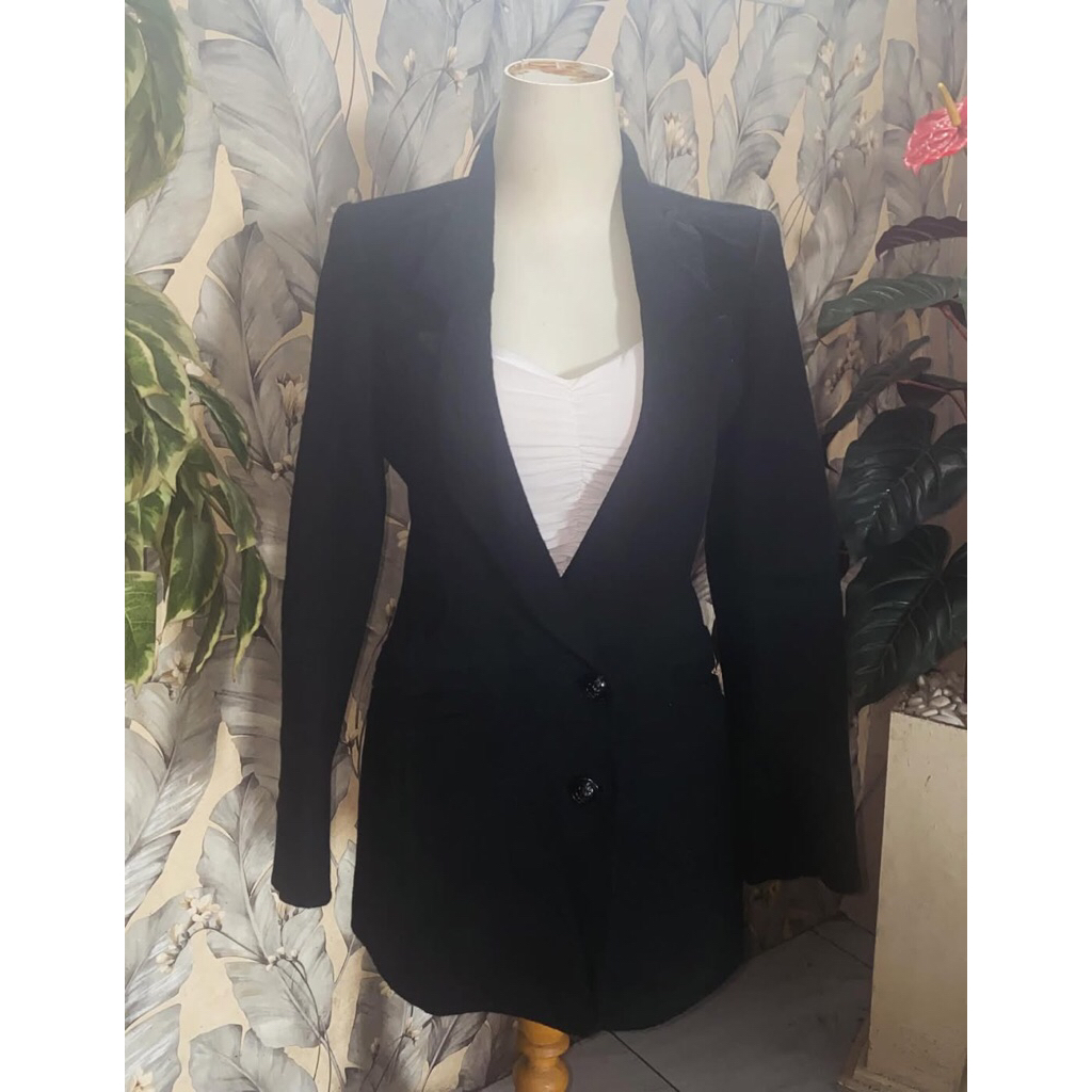 Blazer Wanita Formal Kancing Dua Hitam Lengan Panjang