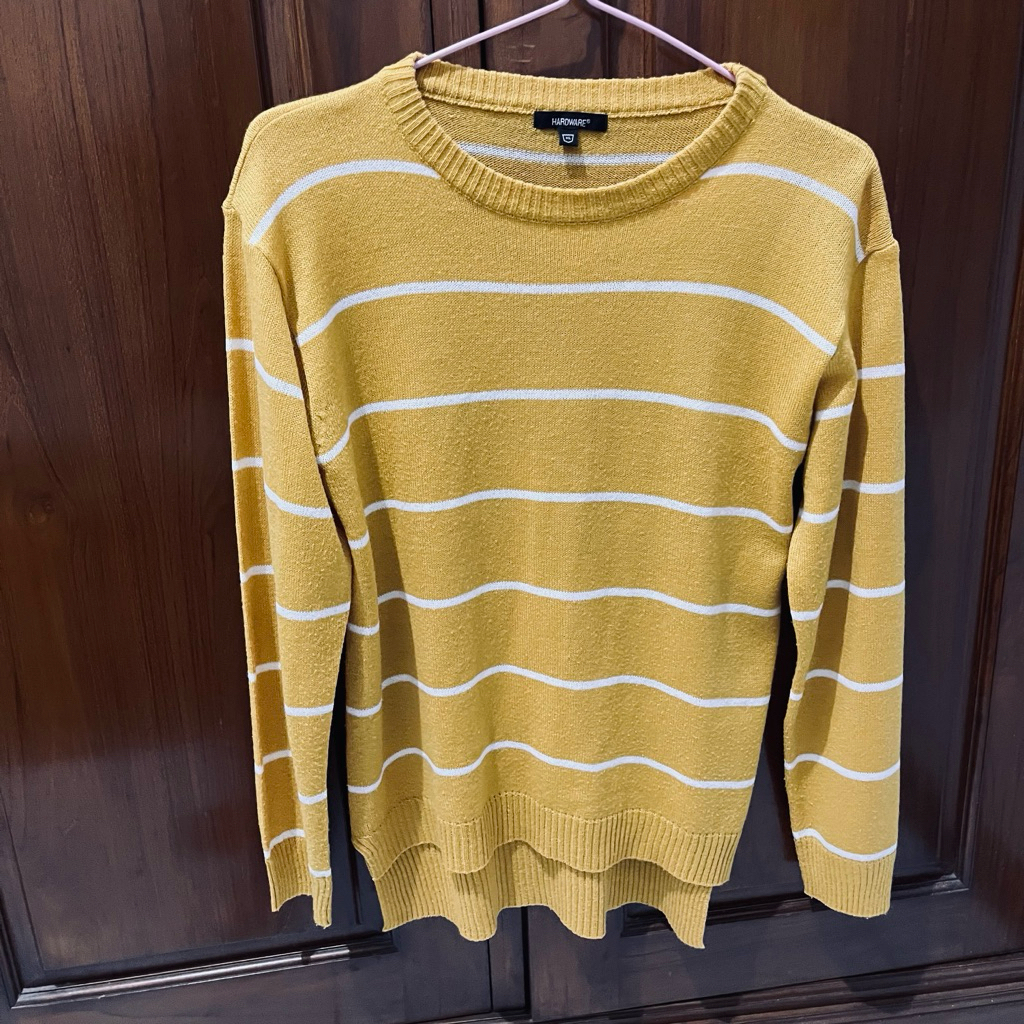 Preloved Sweater Hardware