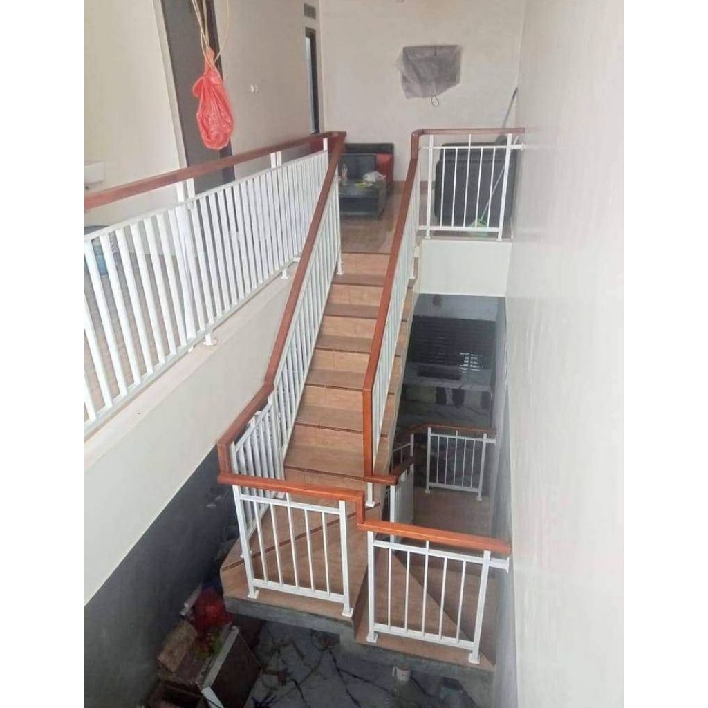 Railing tangga pegangan kayu minimalis