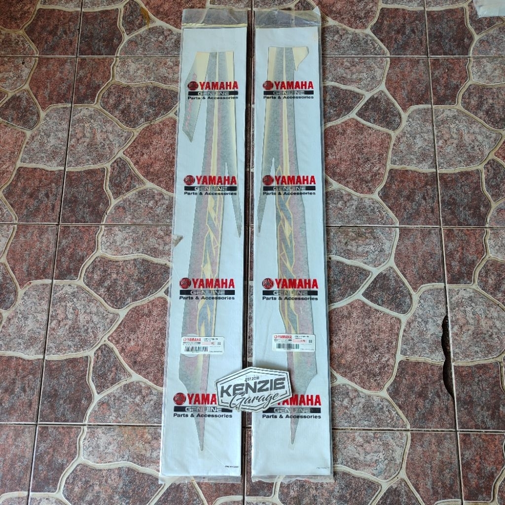 Stiker Striping body belakang F1ZR FIZR Merah Hitam 2003 Original YGP