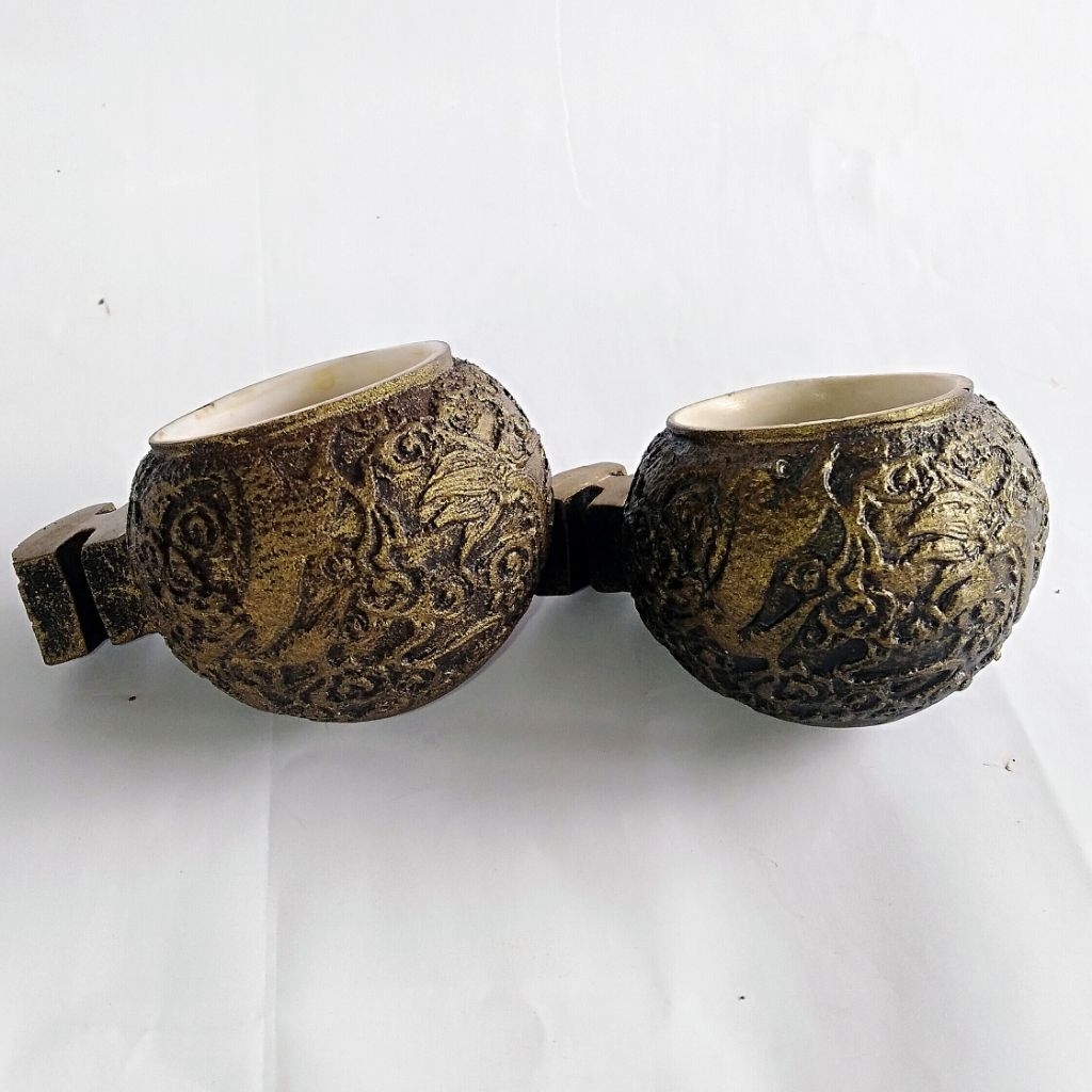 Cepuk Nektar Dan Pakan Burung Kecil Motif Ukir Logam Diameter 3cm