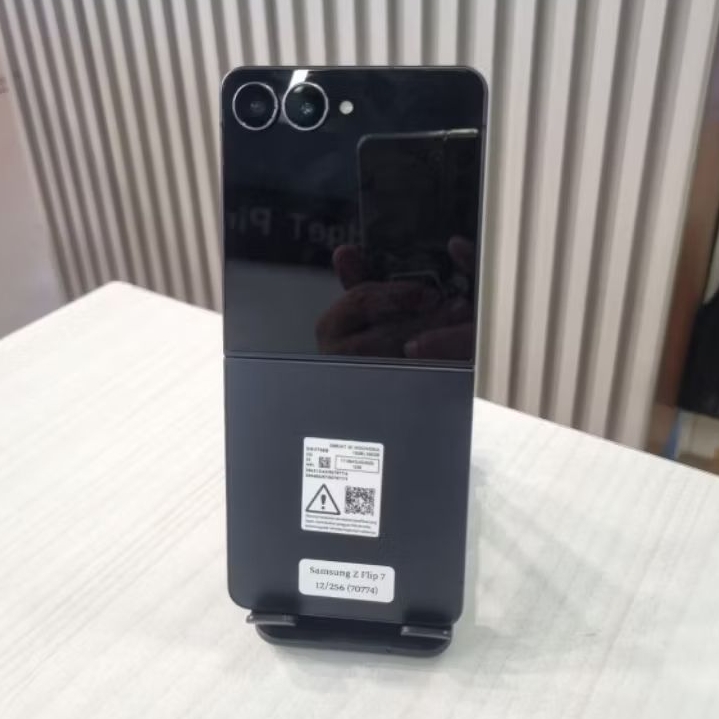 Samsung Z Flip 7 12/256GB Second Resmi Berkualitas
