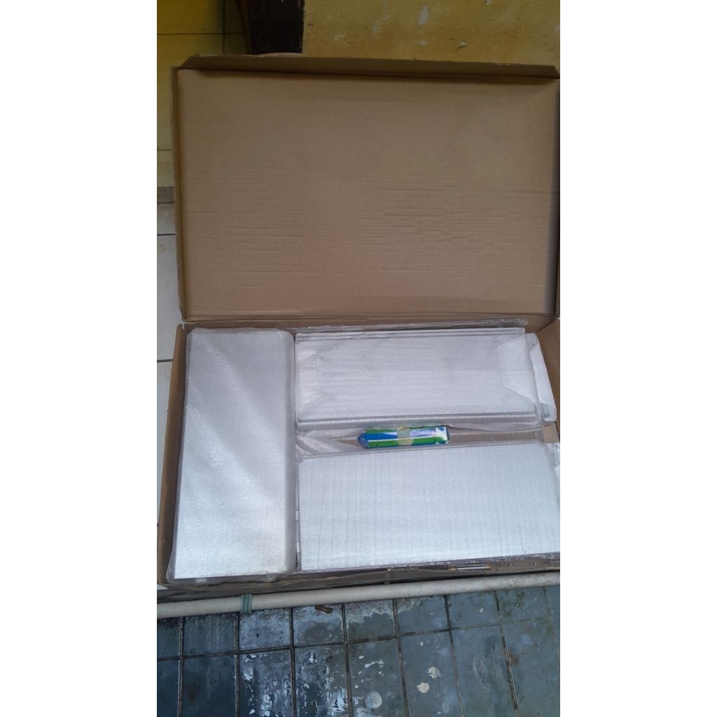 etalase akrilik rokok