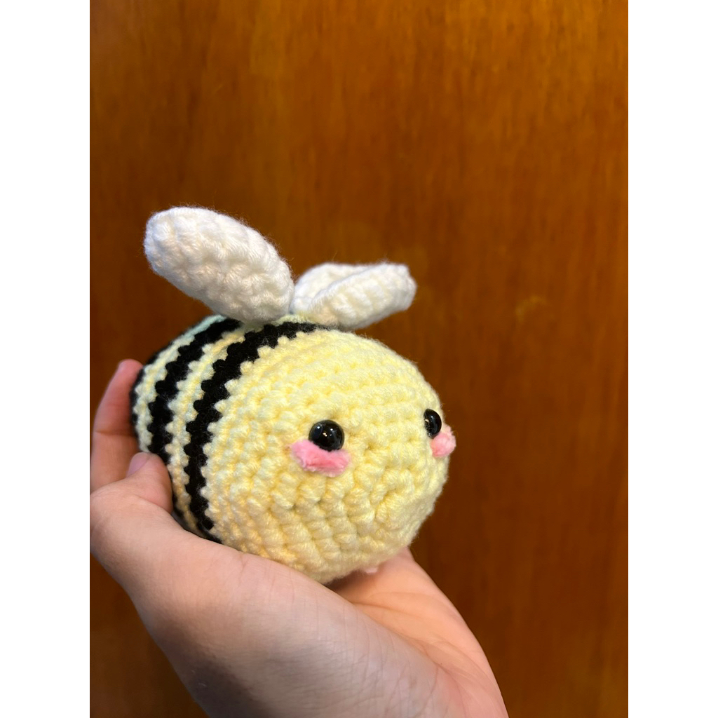 boneka lebah
