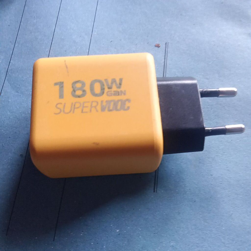 TRAVEL ADAPTOR 180W SUPER VOOC