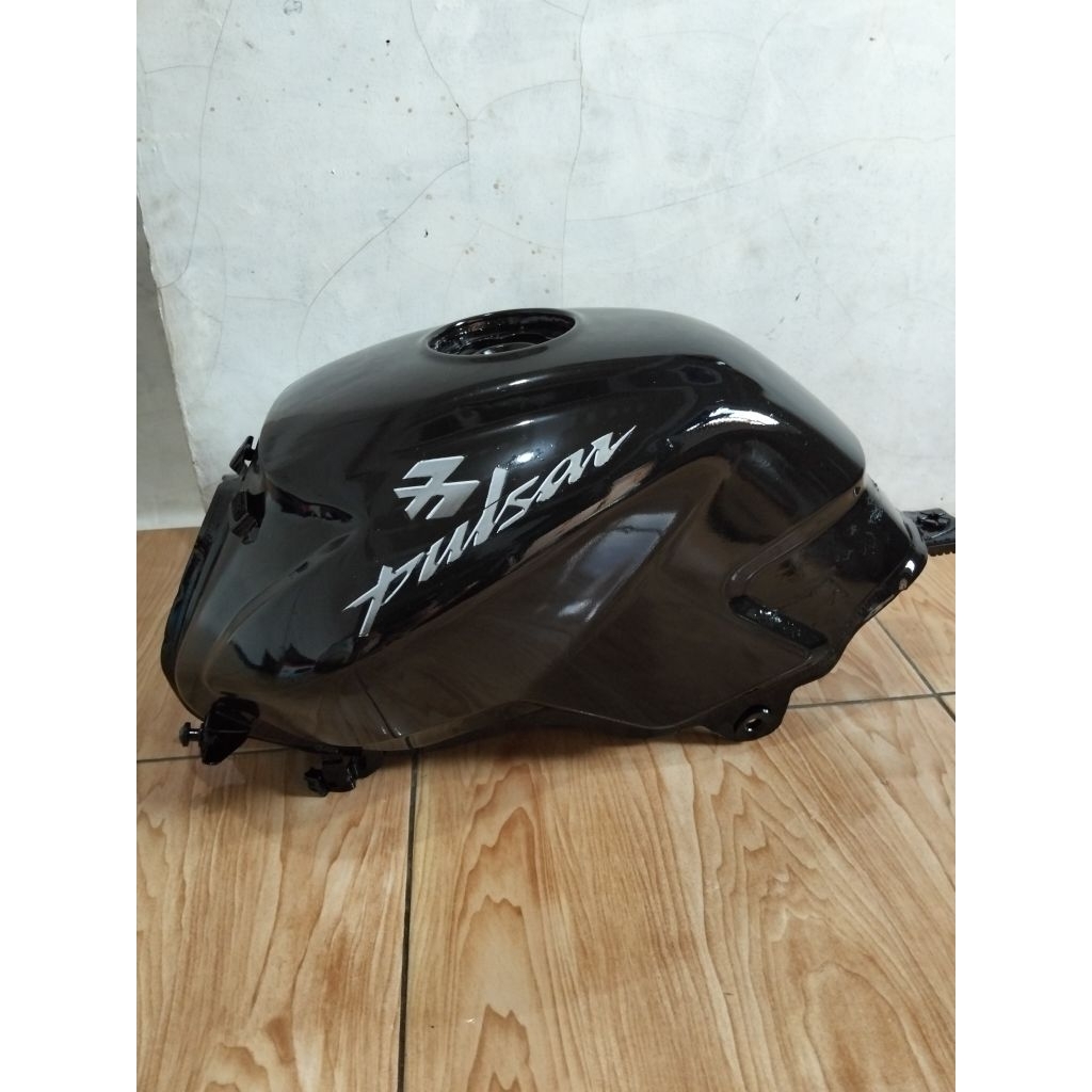 Tangki tengki bensin Bajaj Pulsar 135