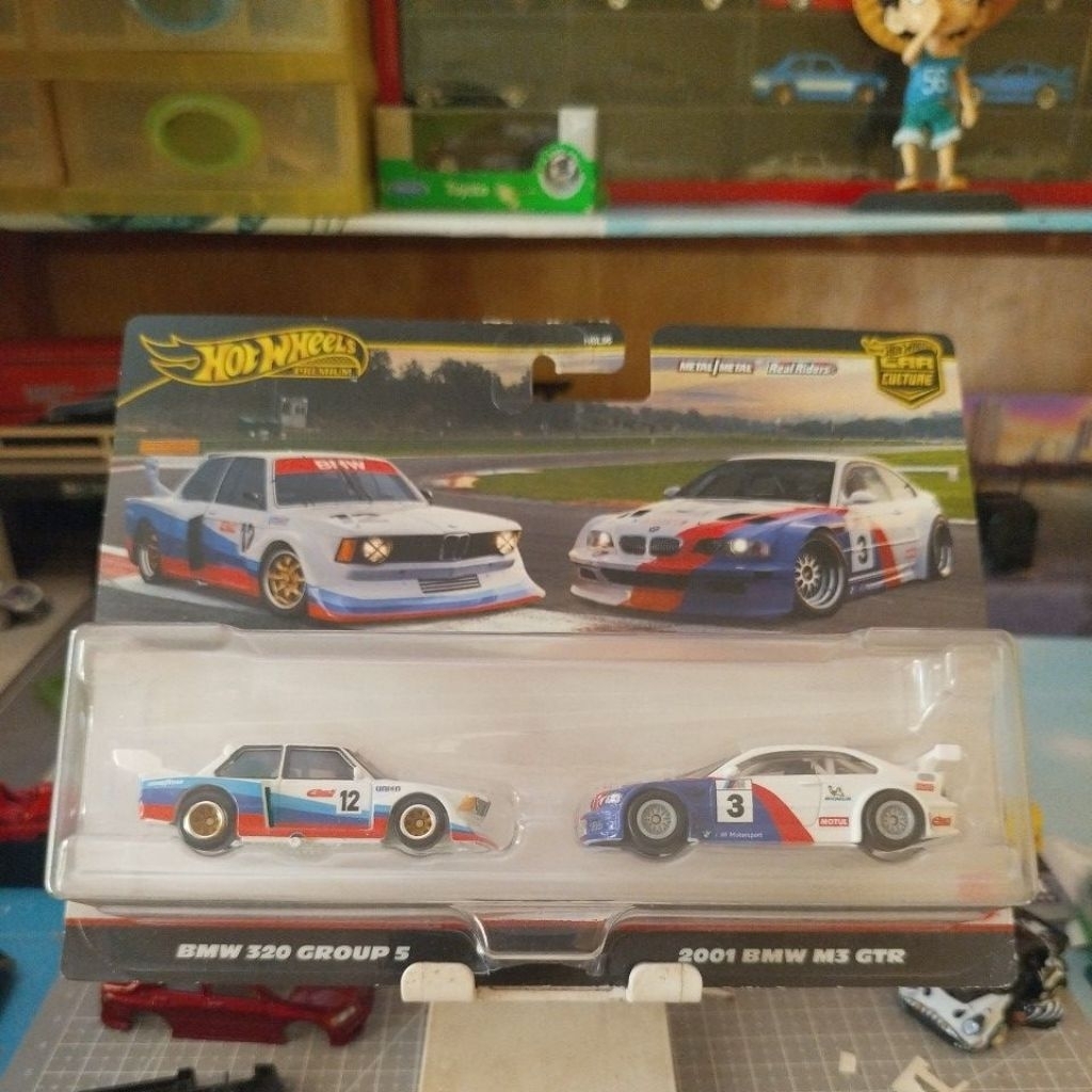 Hot wheels two pack BMW M3 GTR dan BMW 320