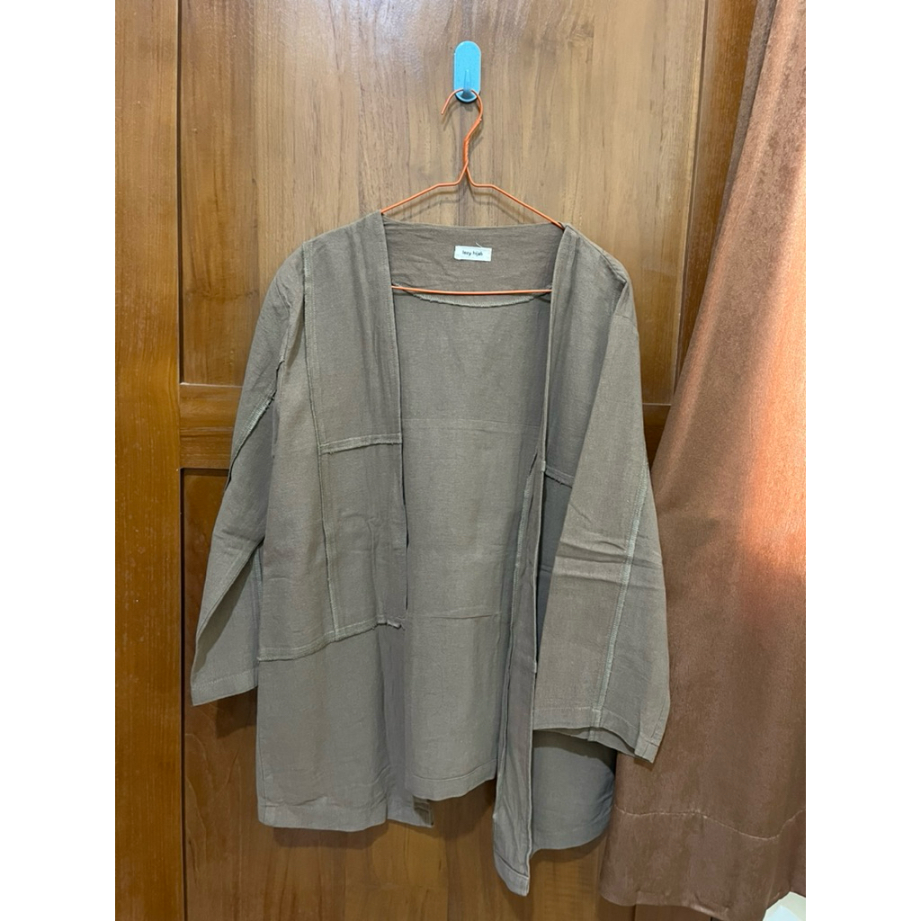 Preloved Lozy Hijab Lio Outer / Linen Outer