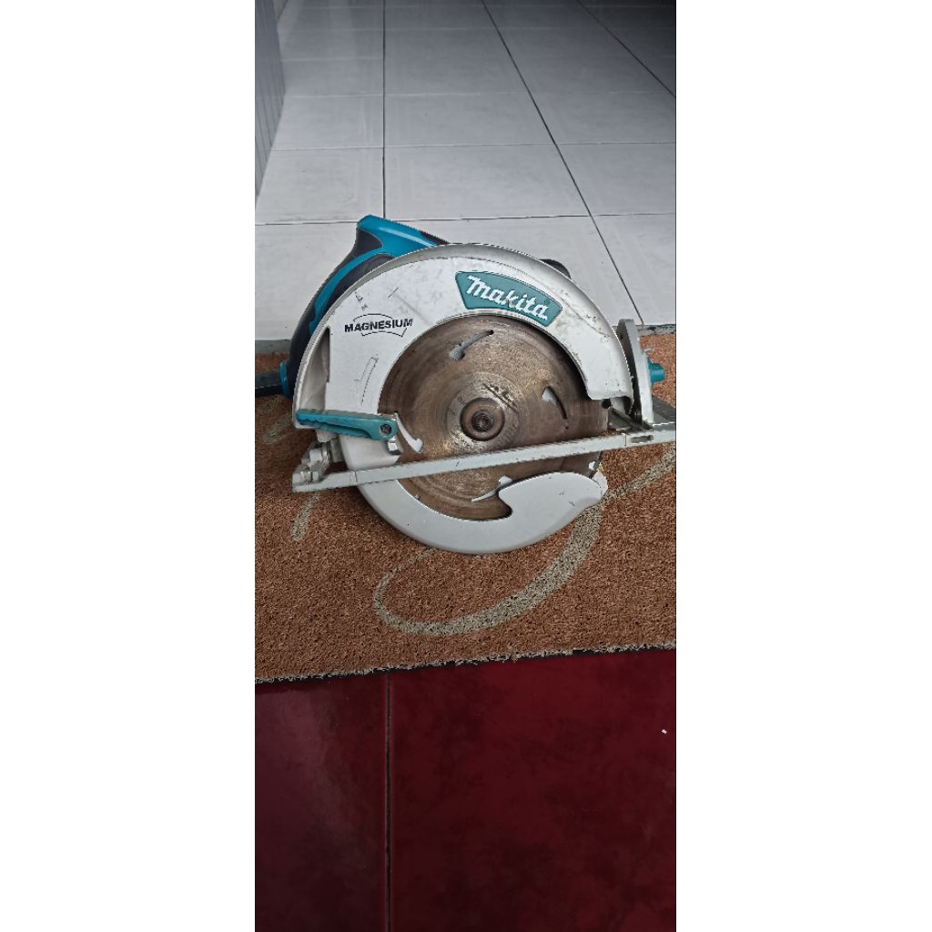 circulaw saw makita 5008MG