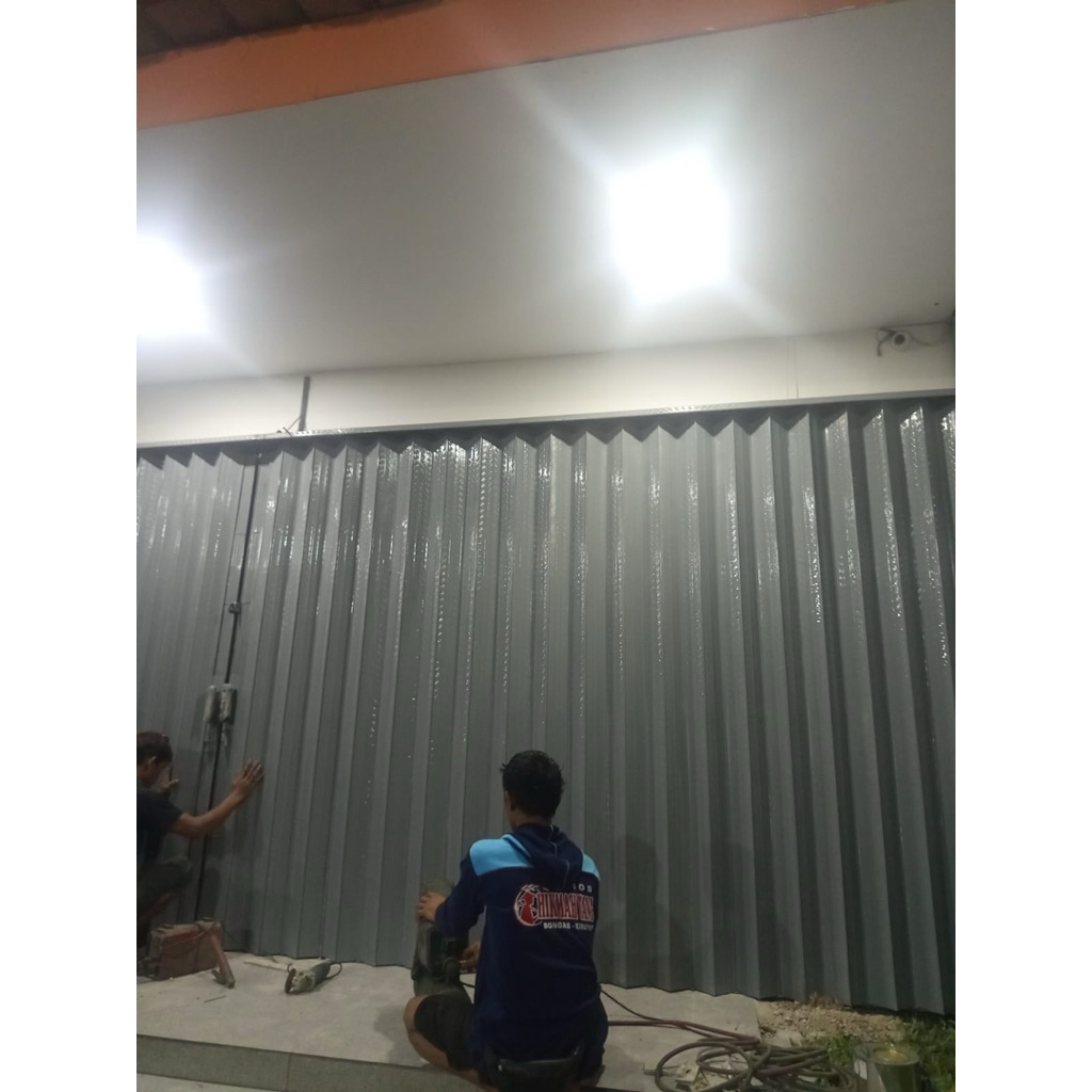 FOLDING GATE