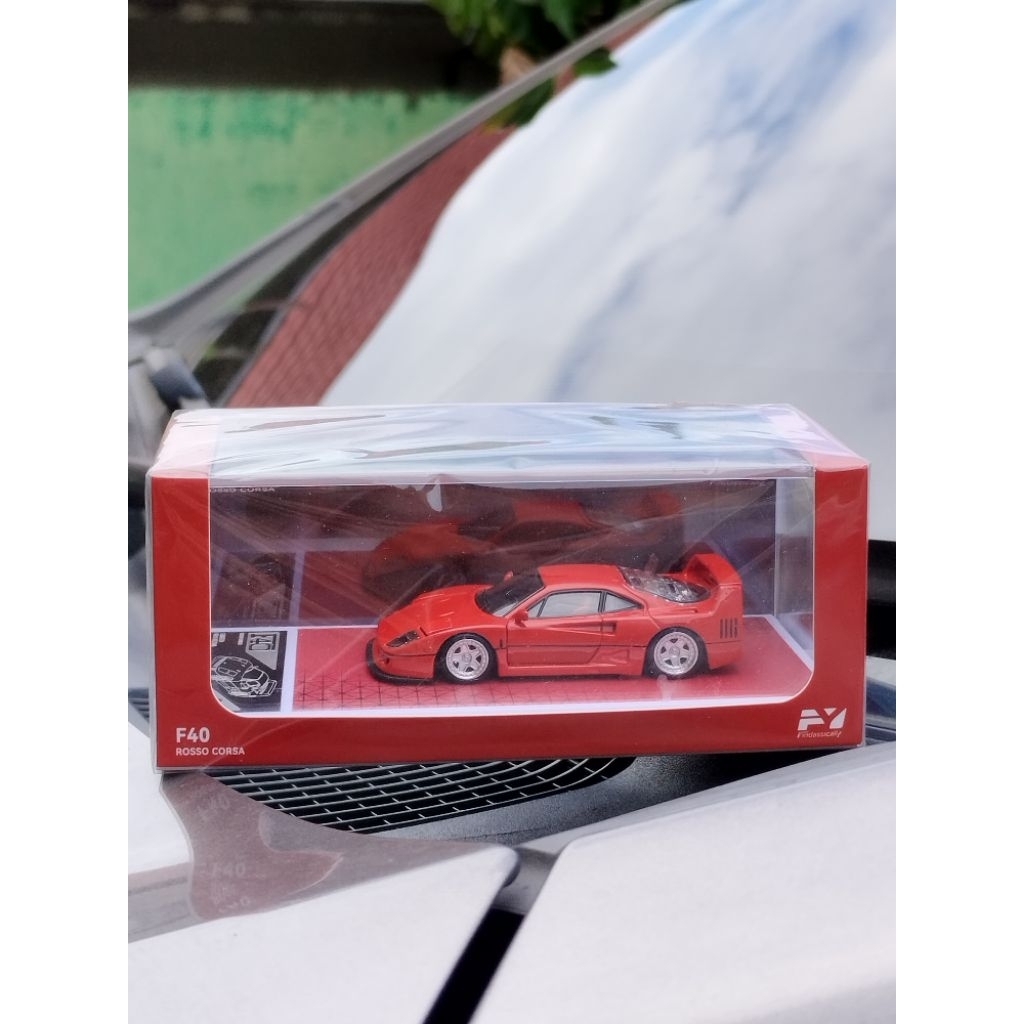 Finclassically 1:64 Ferrari F40 Rosso Corsa Pop Up Headlights