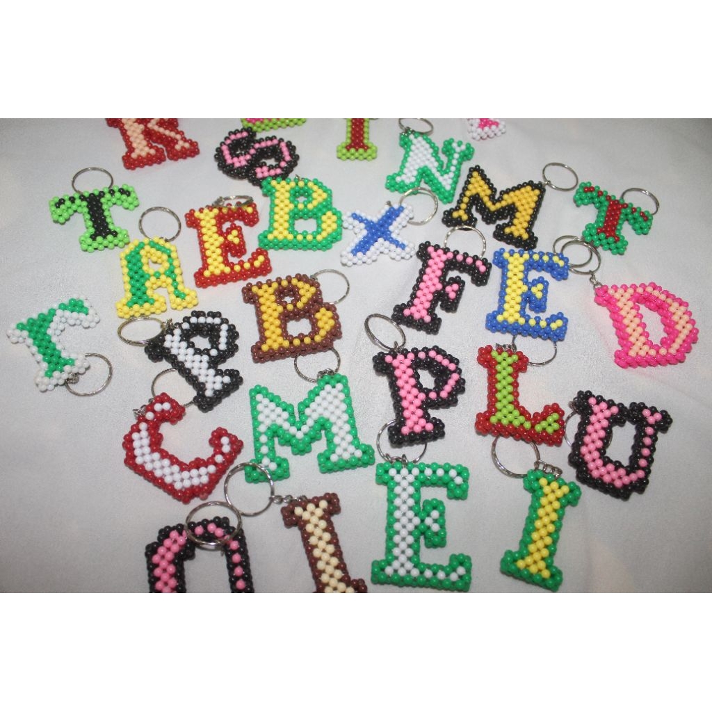 souvenir pernikahan /gantung kunci huruf /Gantungan kunci manik/gantungan kunci /