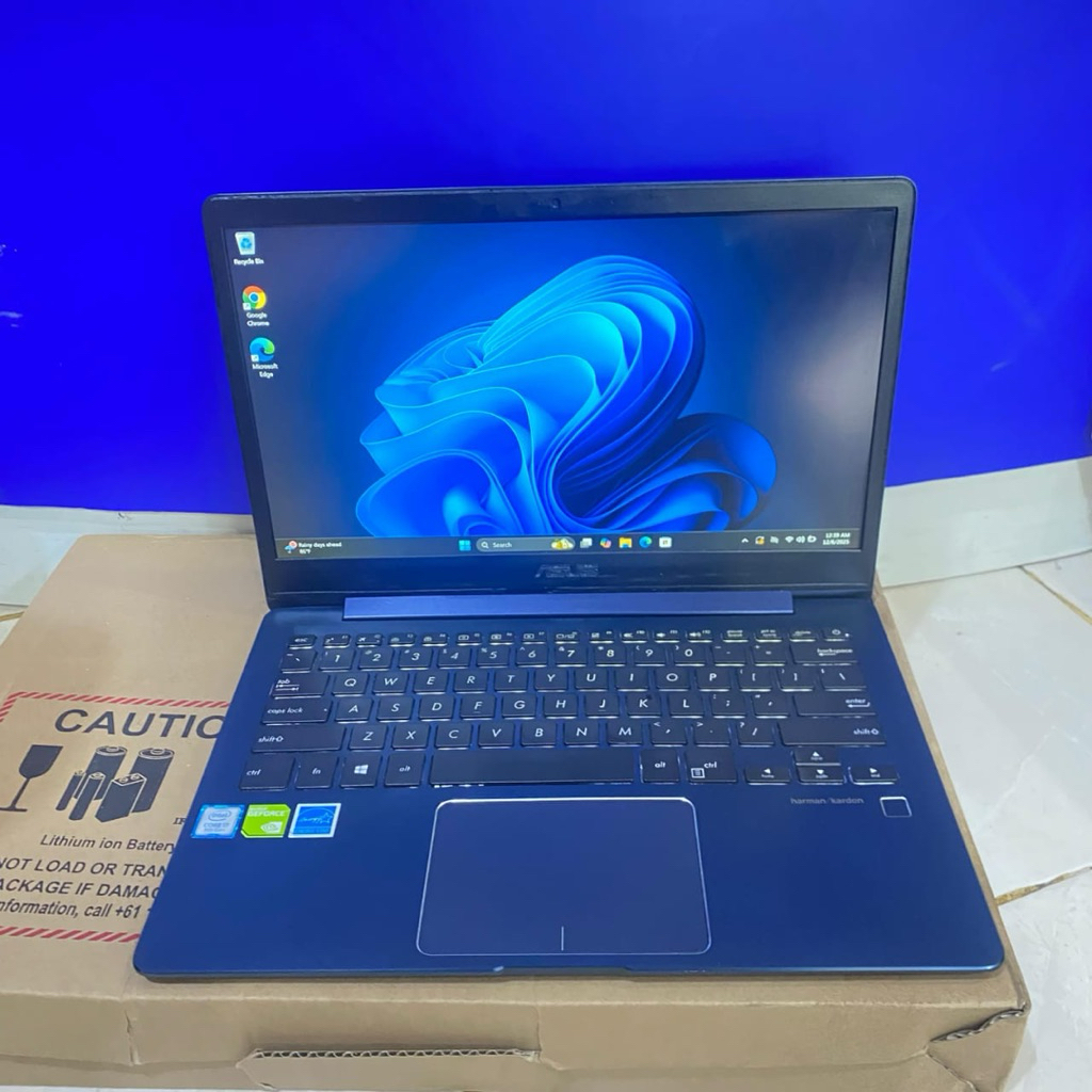 Laptop Second ASUS ZenBook 13 || UX331UN, Intel Core i7-8550U, Ram 16GB / 256GB SSD, Nvidia MX 150 2