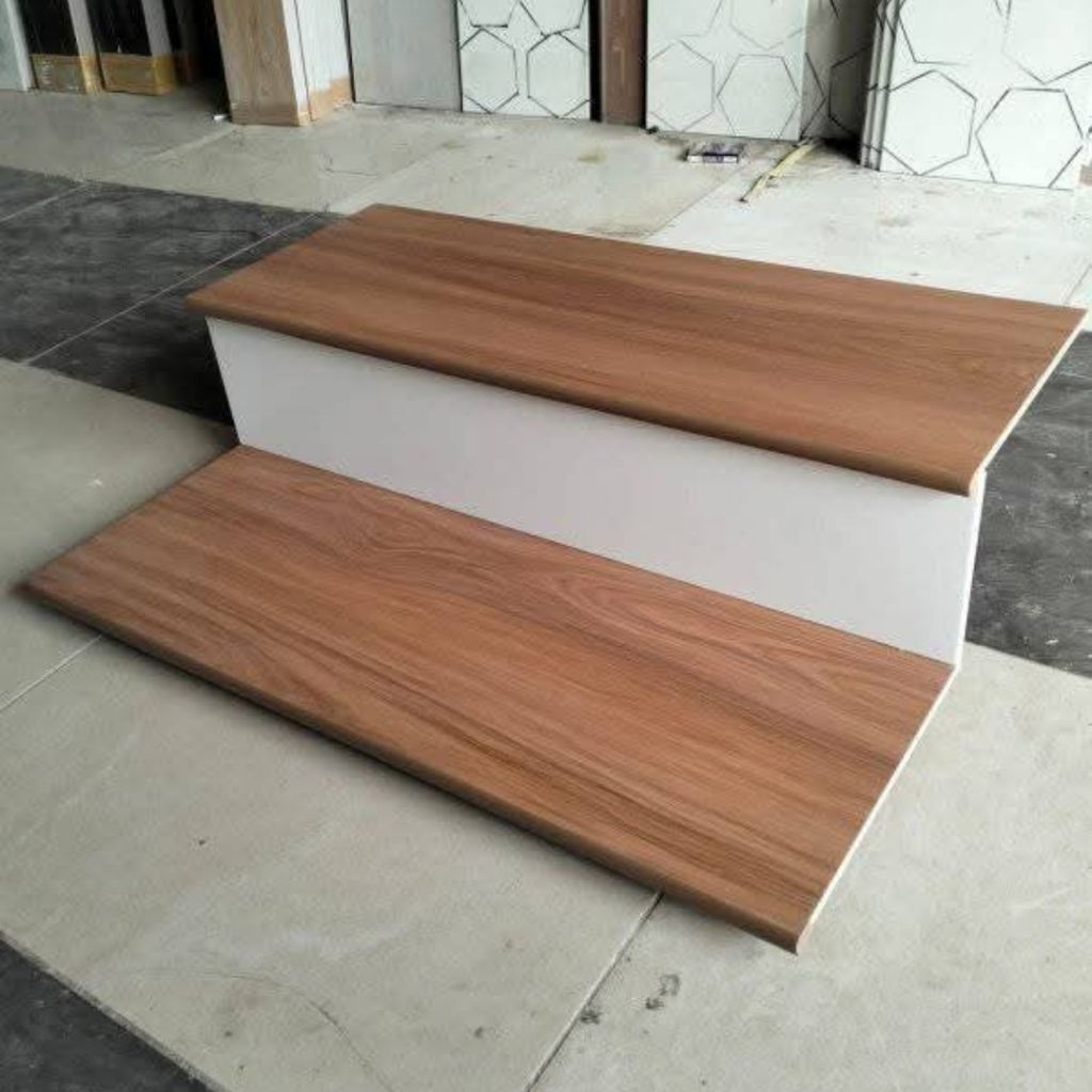 Granit anak tangga motif kayu kombinasi