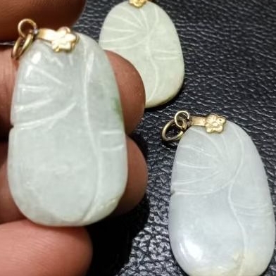 Liontin Batu Giok natural