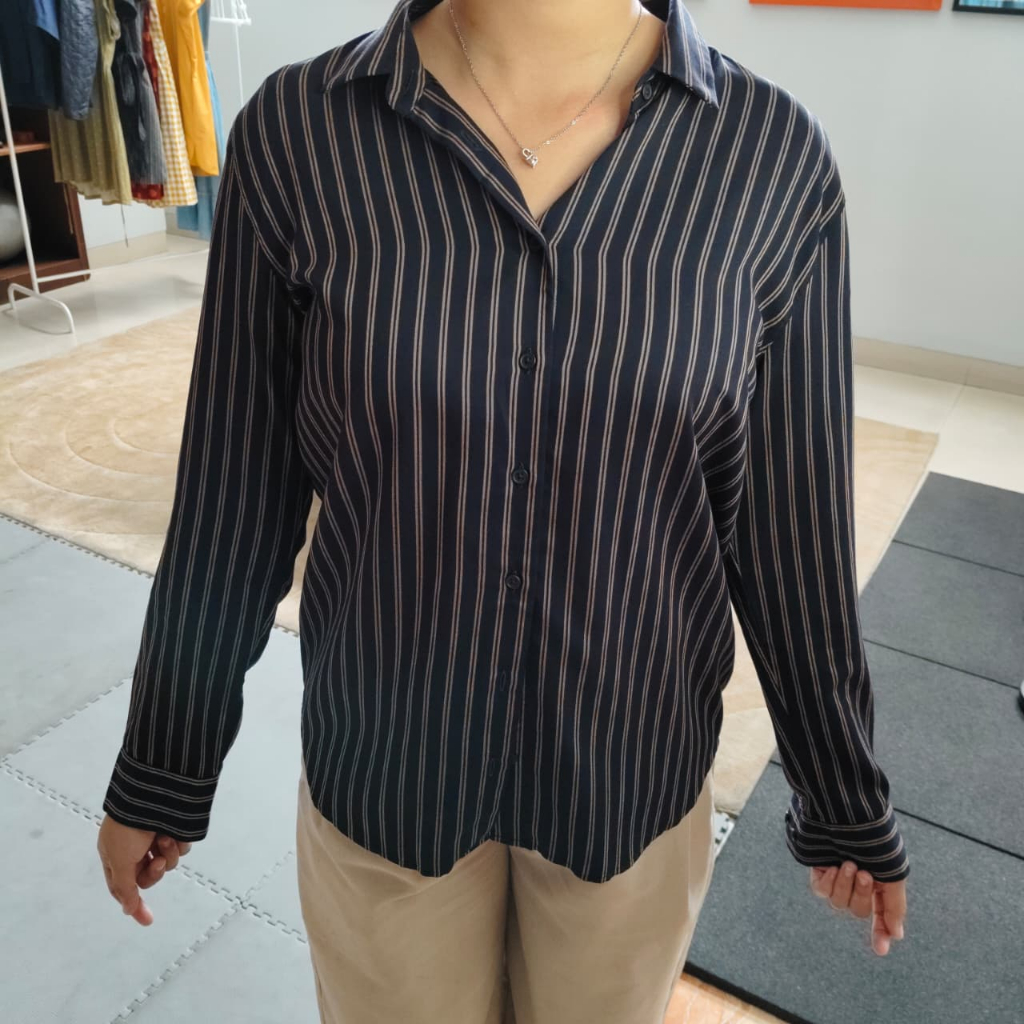 UNIQLO Kemeja Wanita Stripe Hitam Lengan Panjang | Atasan Kerja Casual | Preloved