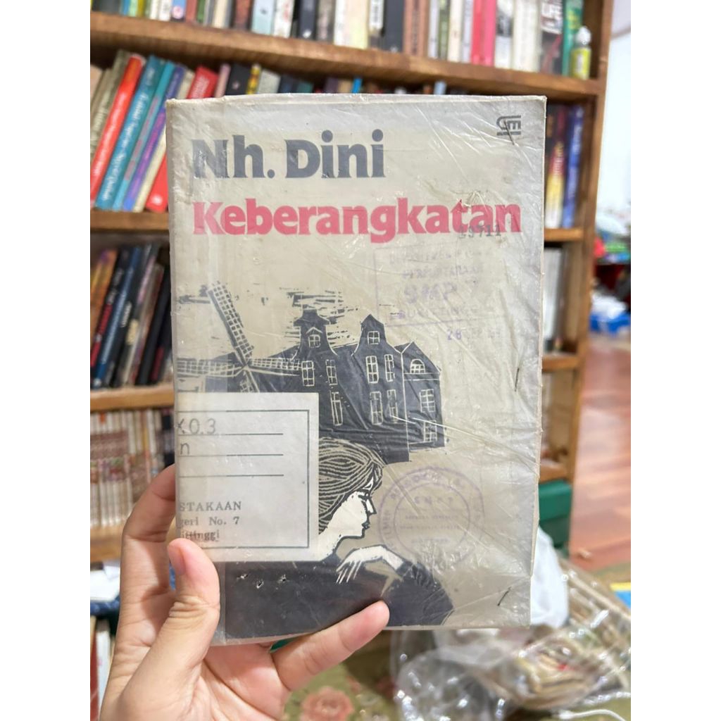 Buku " Nh Dini Keberangkatan " oleh Nh. Dini tahun 1977
