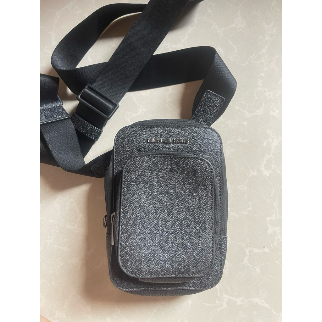 PRELOVED MK SIGNATURE BLACK // PHONE BAG SIGNATURE BLACK