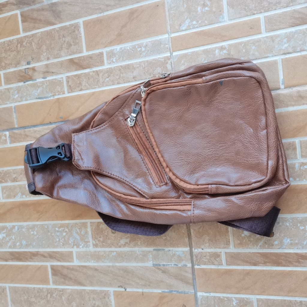 1136. TAS SLEMPANG KULIT WARNA COKLAT PRELOVED