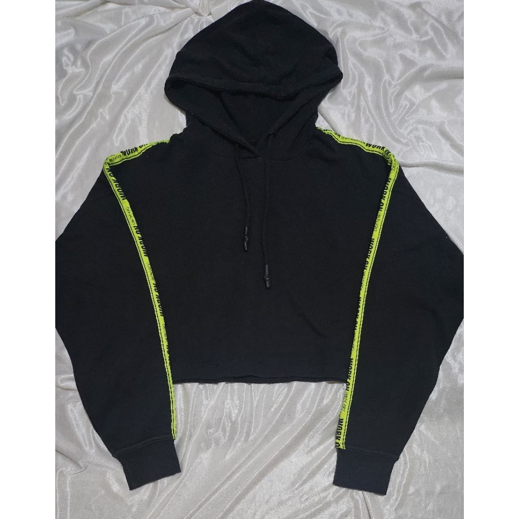 Preloved PULL&BEAR Black Crop Top Hoodie