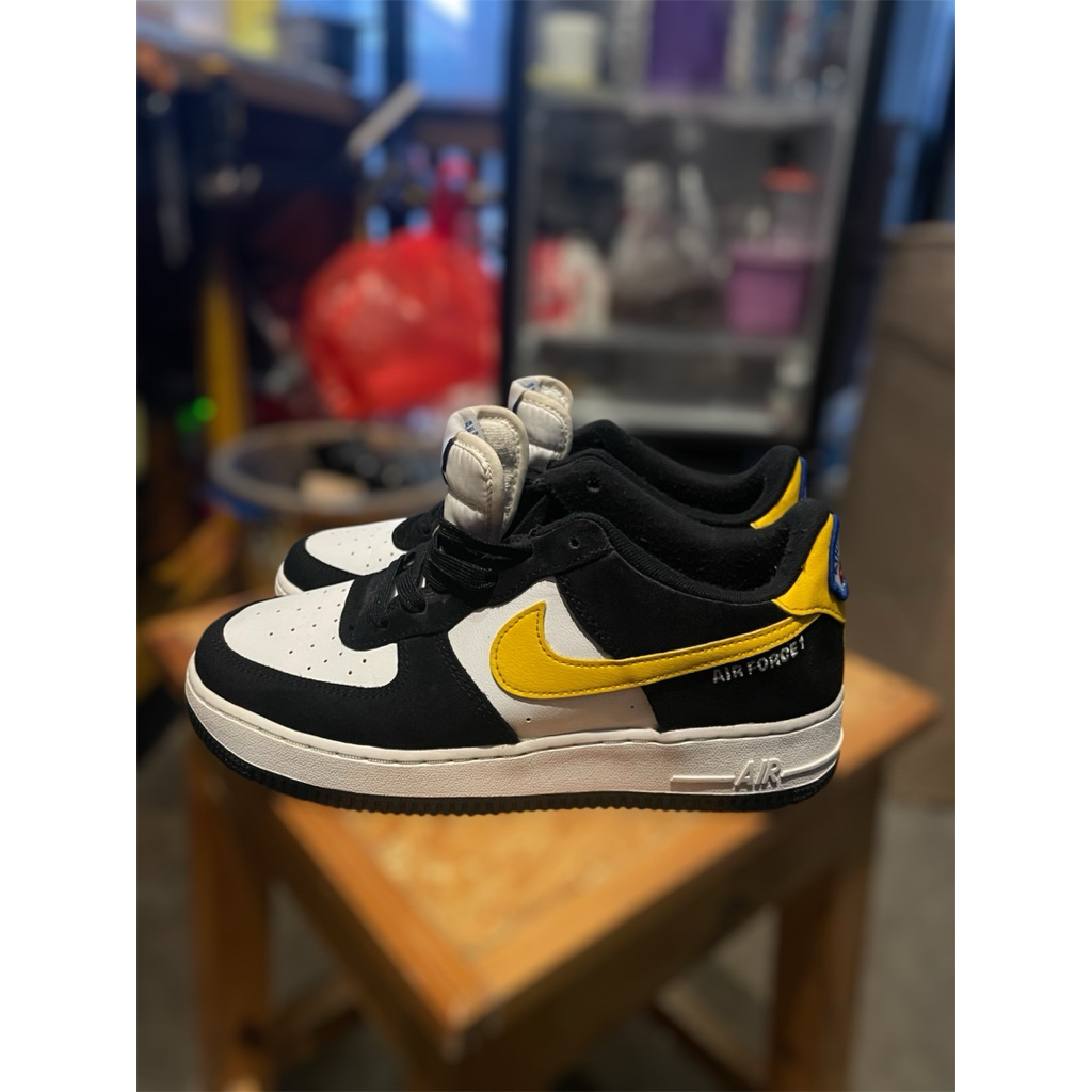 NIKE AIR FORCE 1 LV8 Athletic Club Pollen University Gold