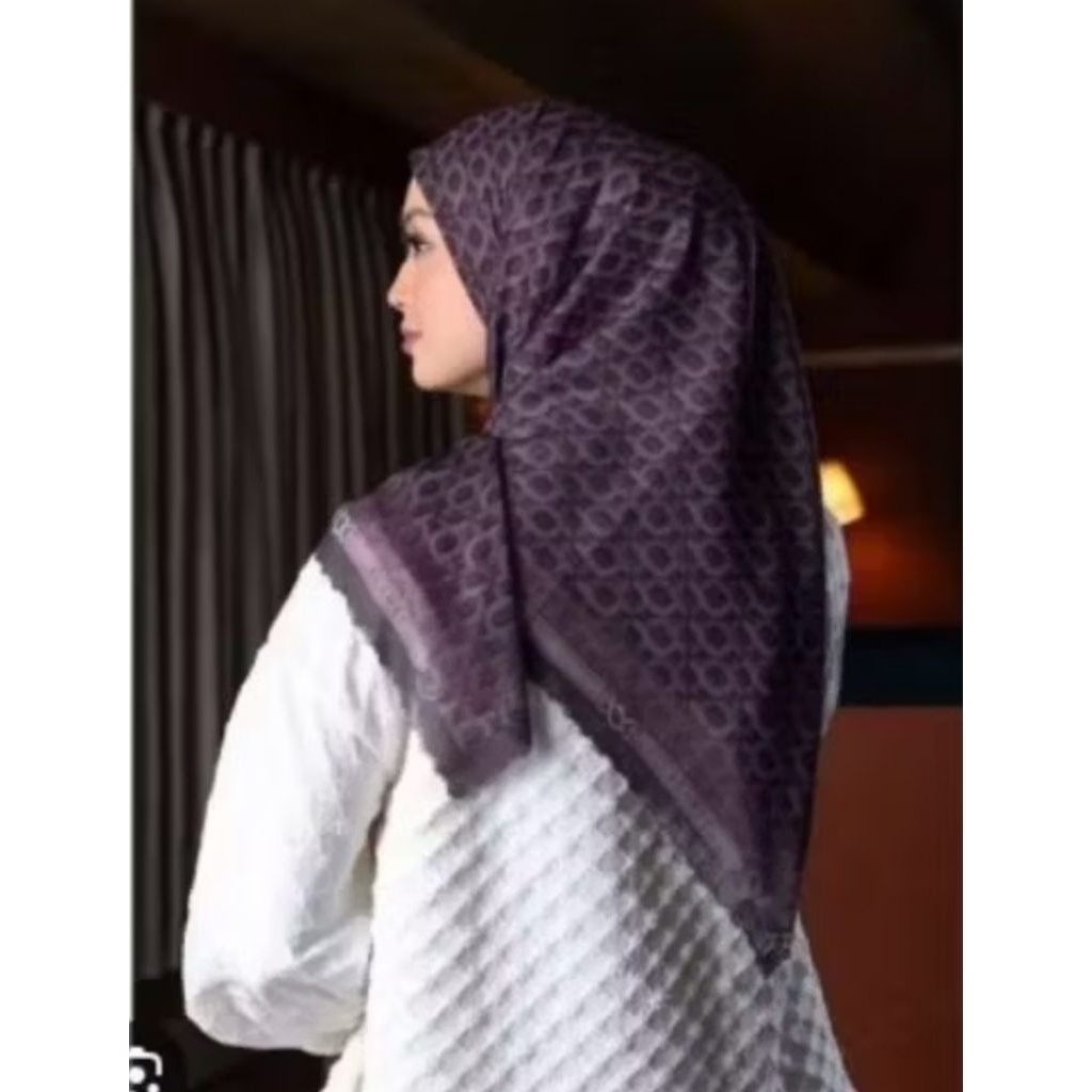 Wearing klamby hijab