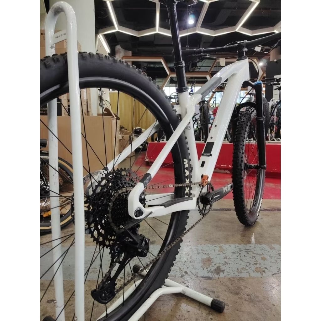 Sepeda Patrol c091 white