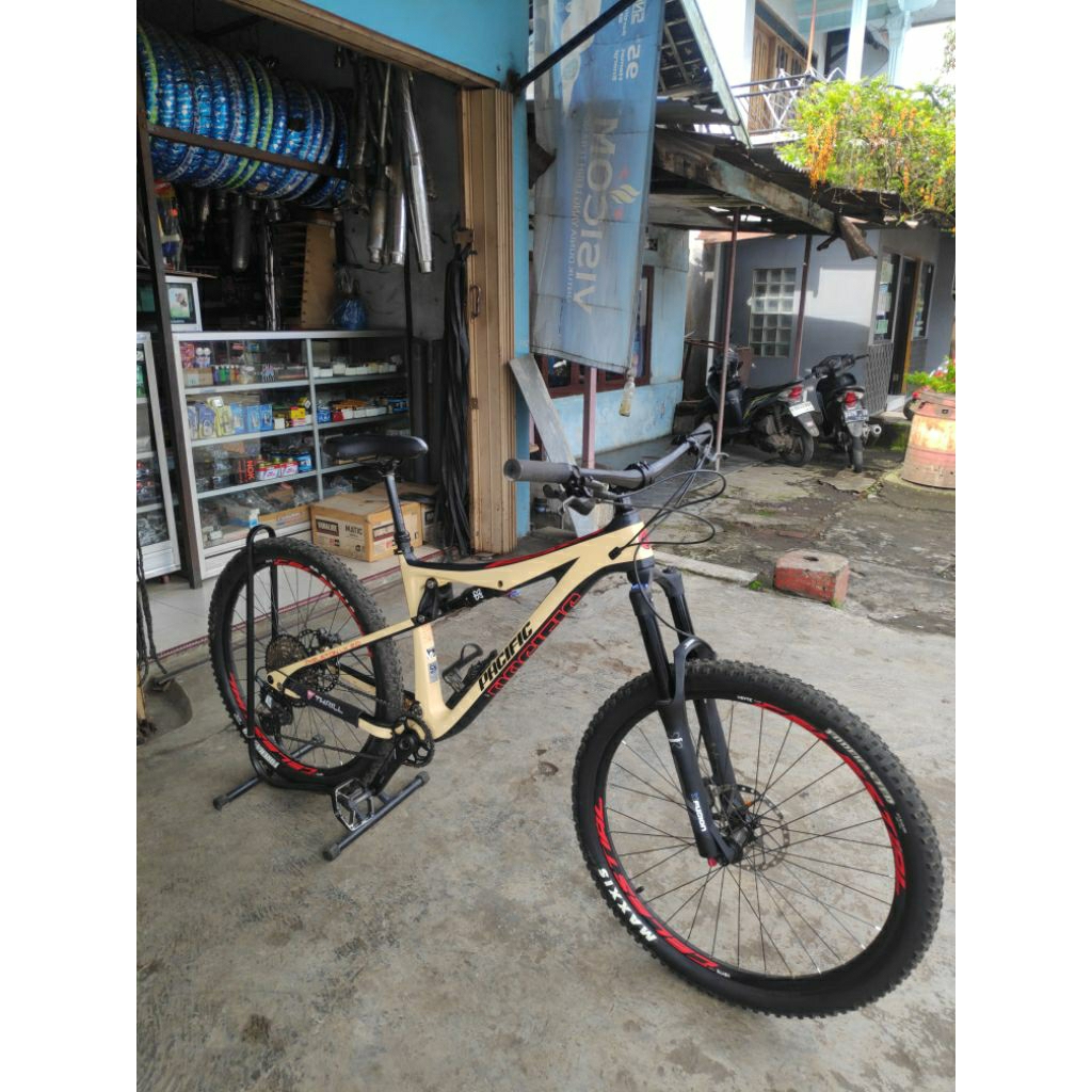 pacific skeleton lx 2.0 size M 27,5 carbon