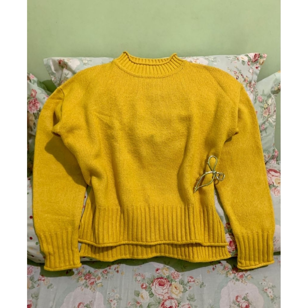 sweater kuning et cetera (preloved)