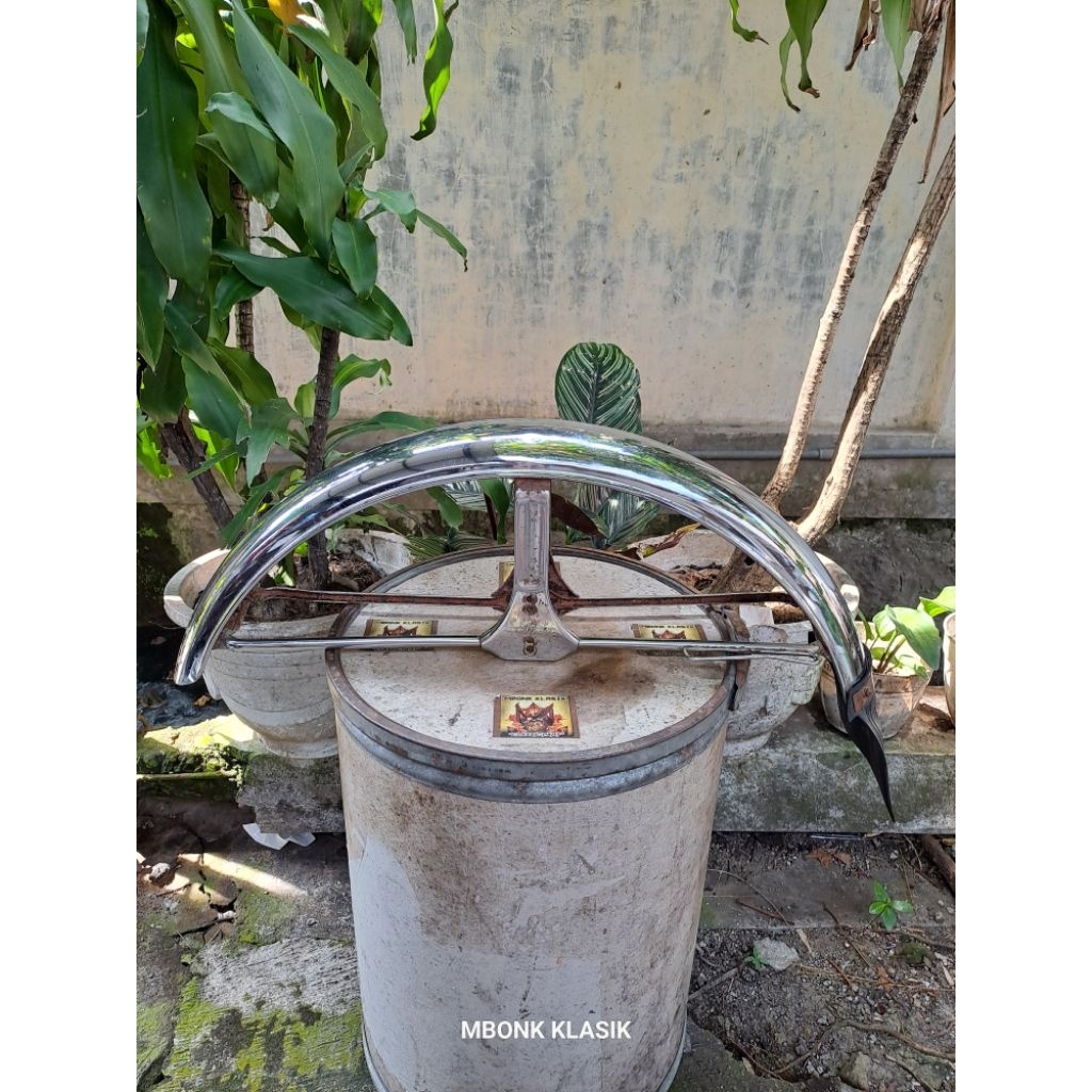 spakbor depan suzuki a100 a1 a2 a3 a4 a5 a6 a7 ORIGINAL slebor spakbor depan a100 a5 a6 a7 spakbor s