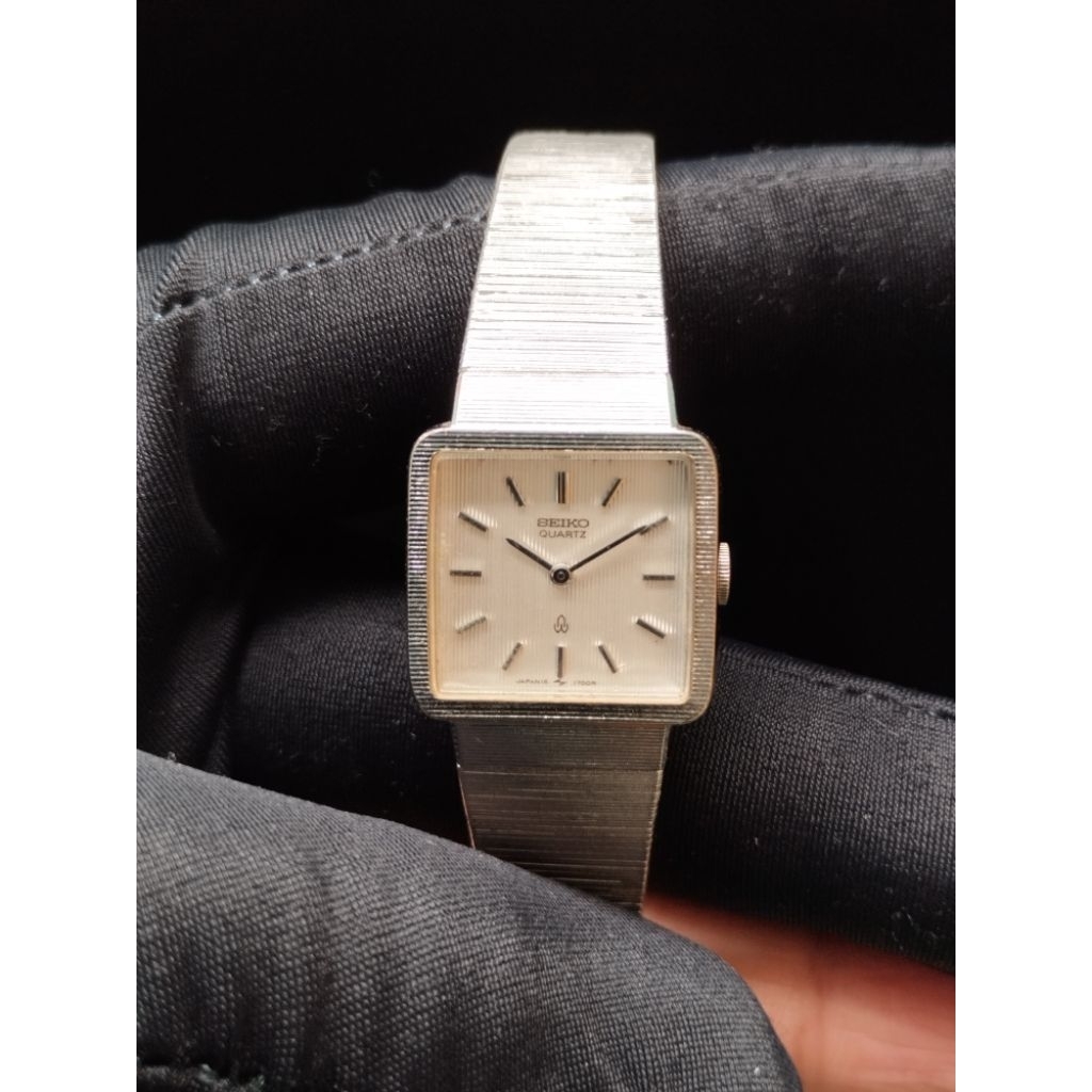 Seiko Tank Quartz Vintage 16-5860 JDM Original PDP Paladium Texture Dial