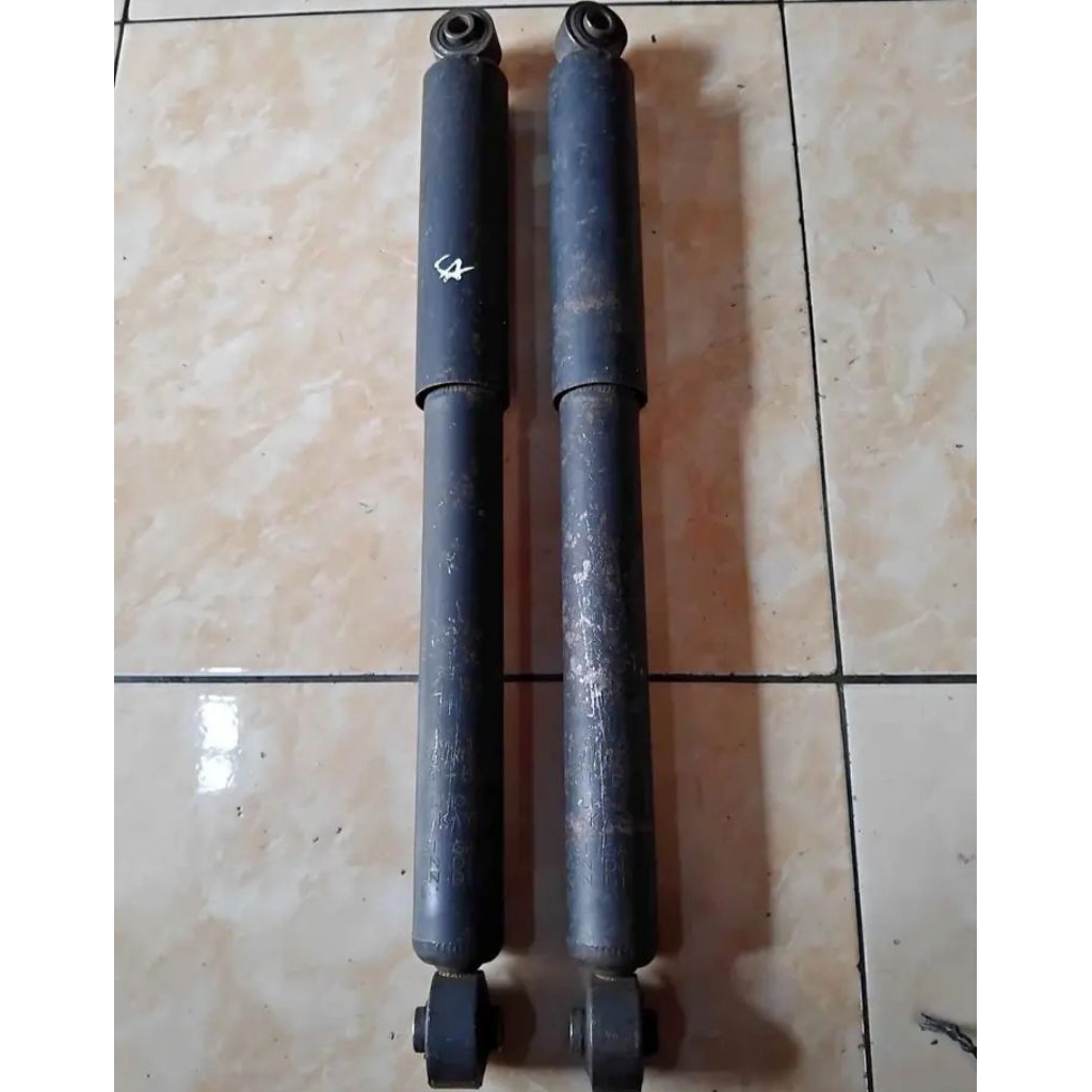 shockbreaker shock belakang toyota avanza dan xenia barang asli original copotan masih bagus normal 