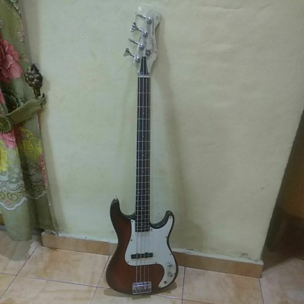 BASS FENDER FRECISION USA 2026 CUSTOM