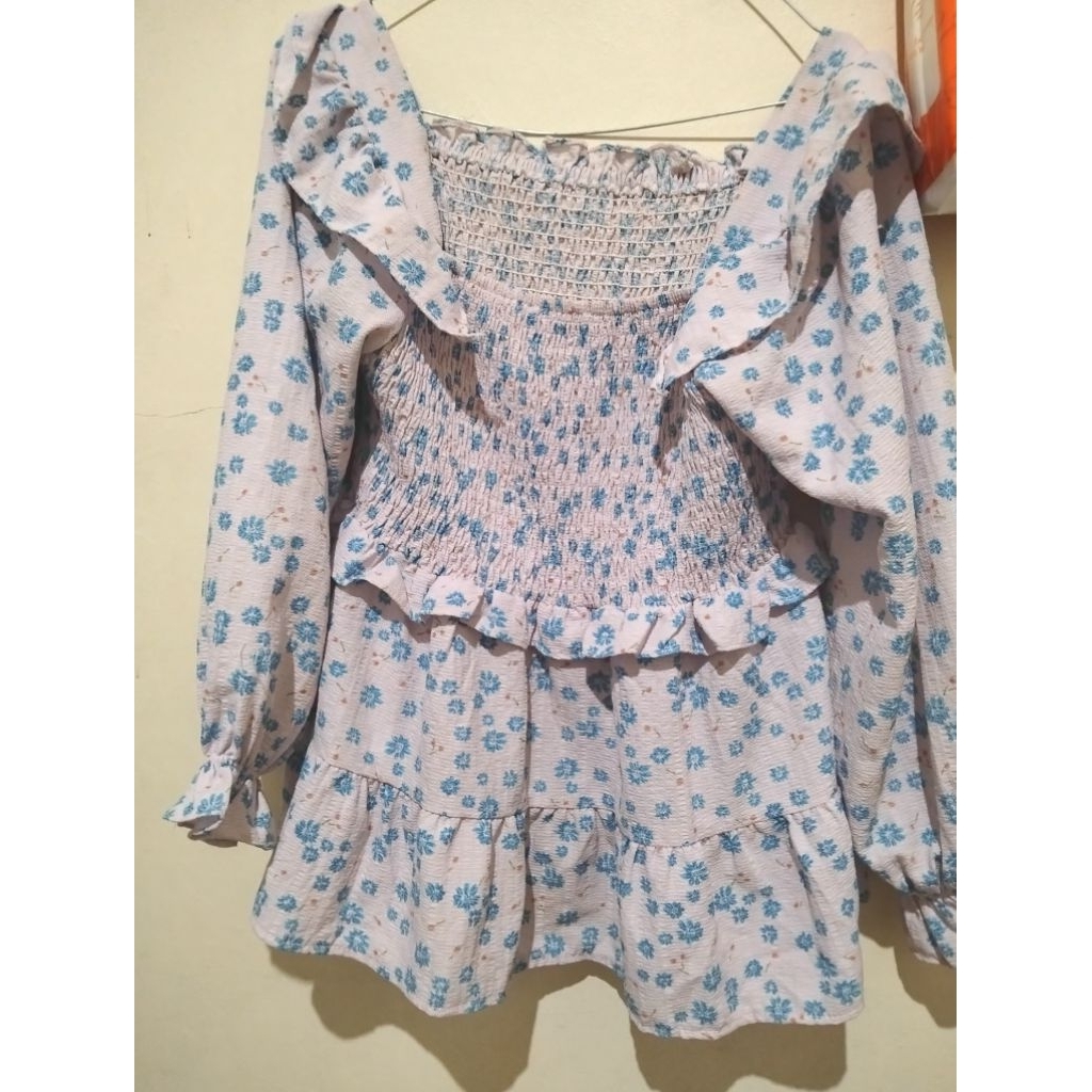 preloved blus wanita bermotif bunga