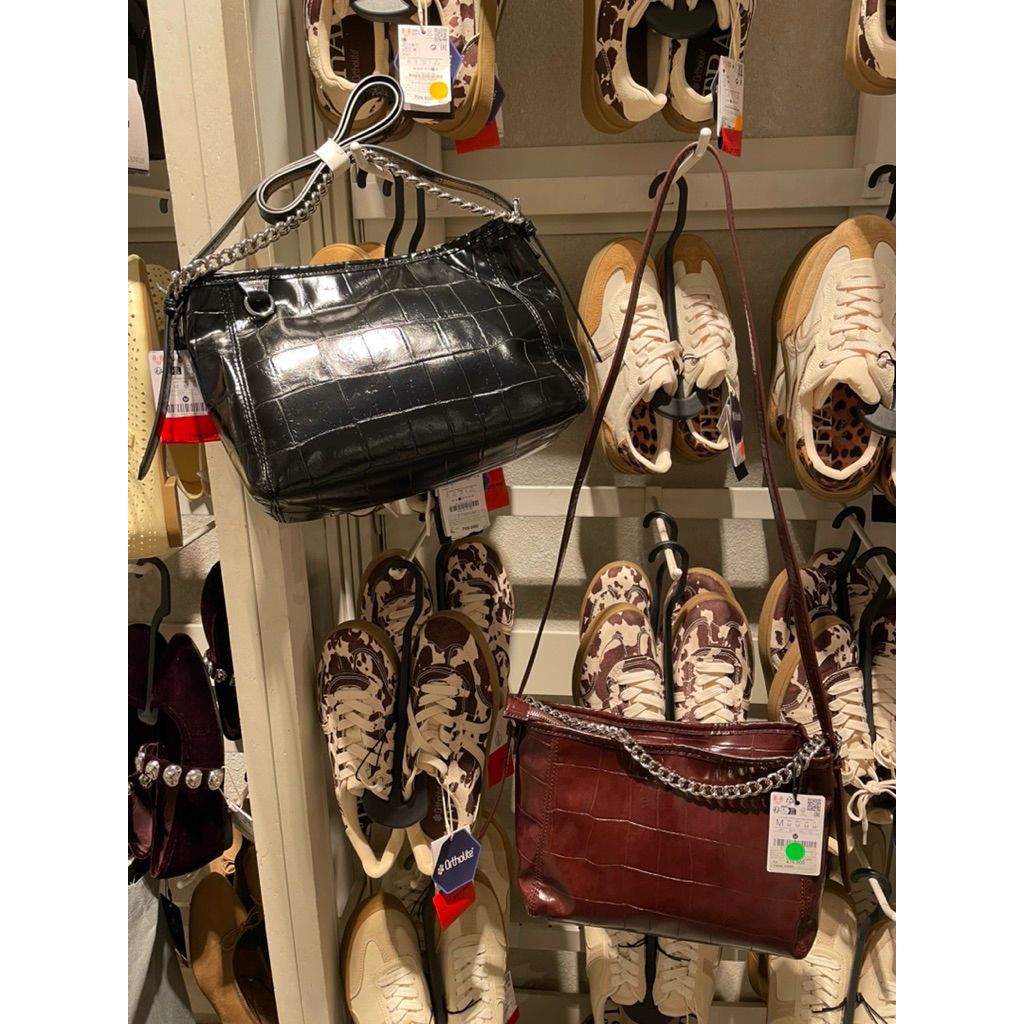 Sling Bag Stradivarius bahan kulit sintetis croco warna hitam dan coklat sale