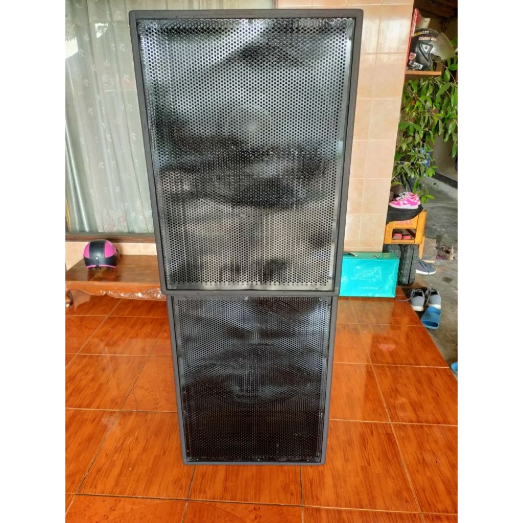 SUBWOOFER BLACK SPIDER 18 INCH DAN BOX TINGGAL PAKAI