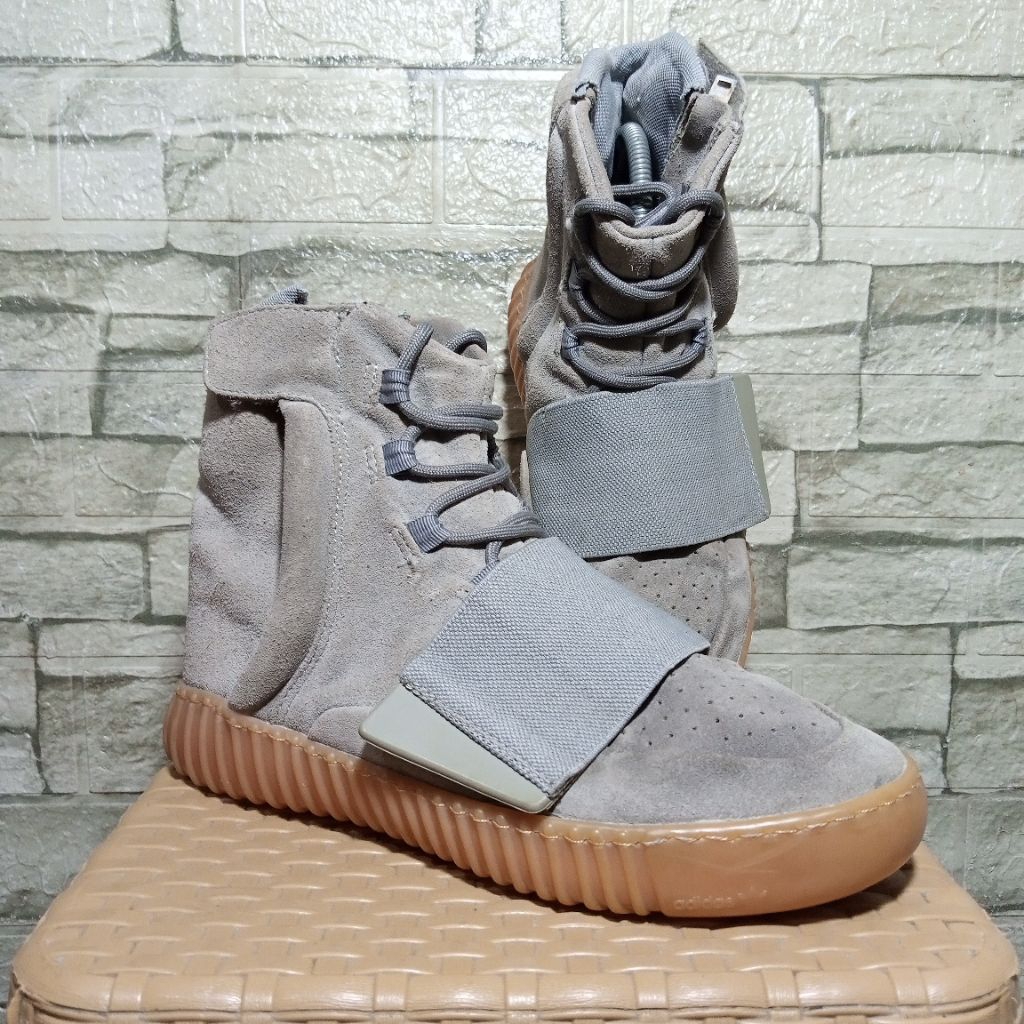 Adds Yeezy boost 750