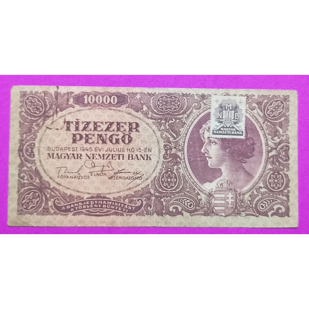 UANG KERTAS HUNGARIA 1O OOO PENGO DENGAN PERANGKO TEMPEL 1945