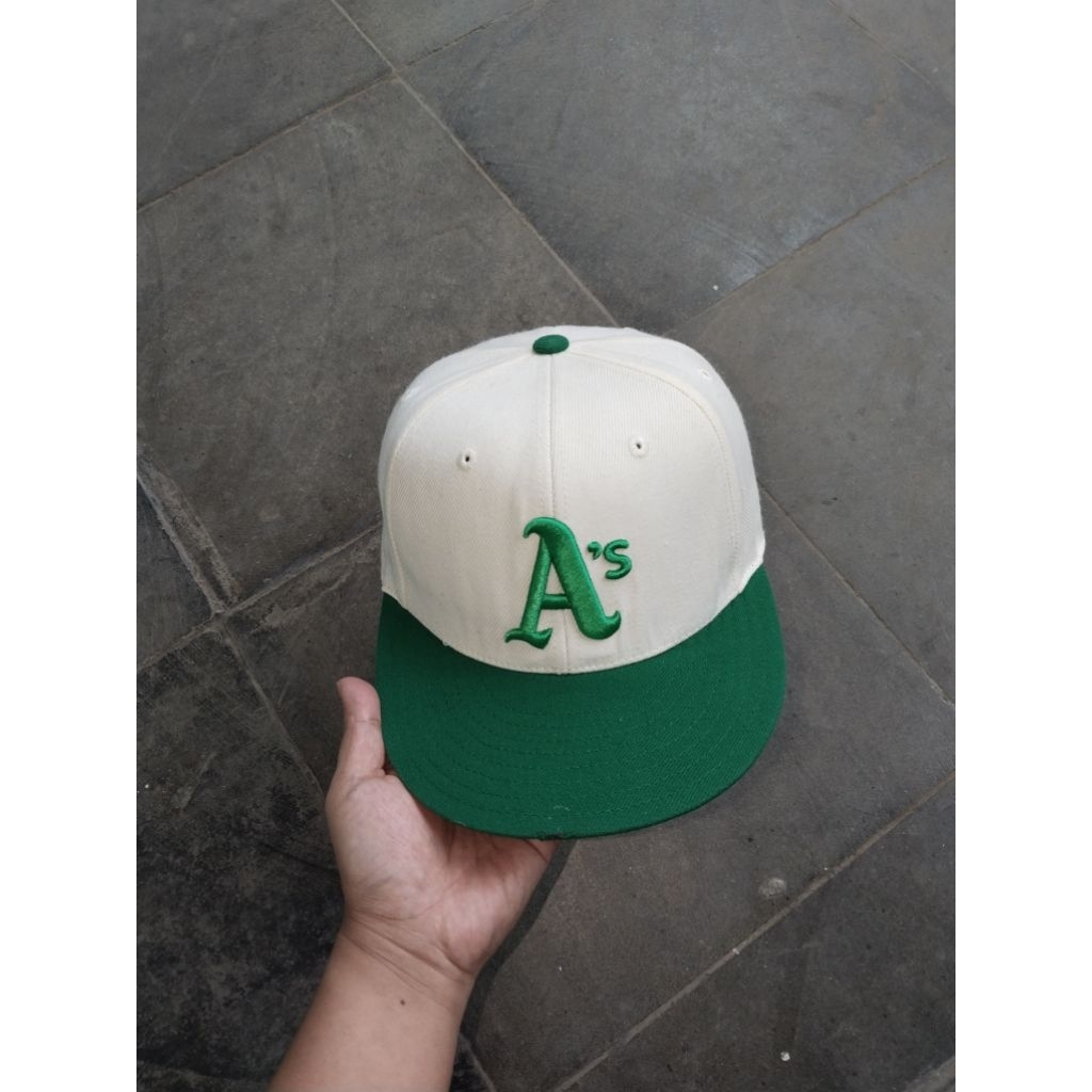 Topi Buildup Oakland Atletics