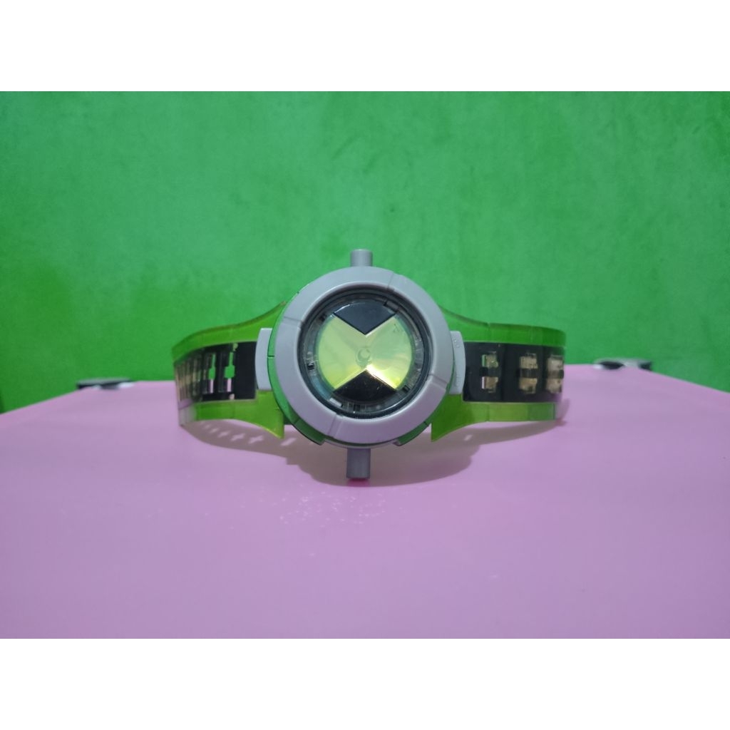 Jam Tangan BEN 10 ILLUMINATOR ULTIMATE OMNITRIX WATCH PROJECTOR CN Bandai 2008 Murah Retro Vintage R