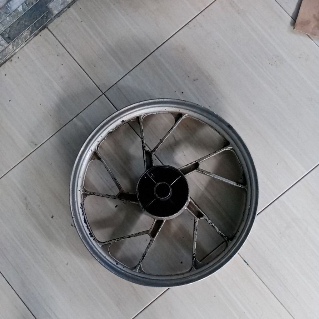 pelek velg belakang Suzuki smash Shogun second copotan motor