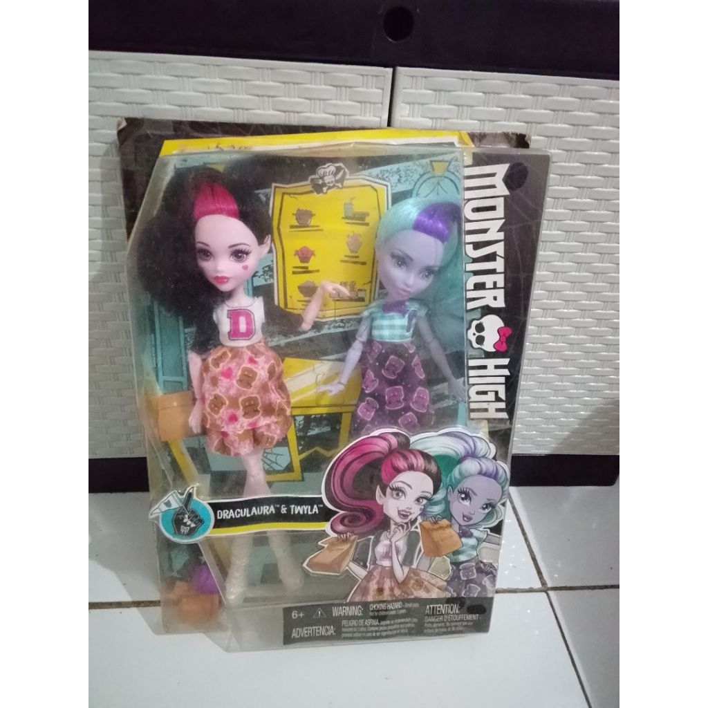 monster high draculaura & twyla