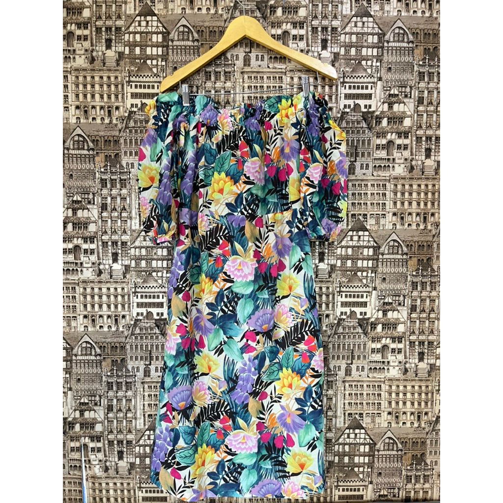 Preloved Dress Sabrina Pantai Mango_Motif Bunga Daun Warna Warni