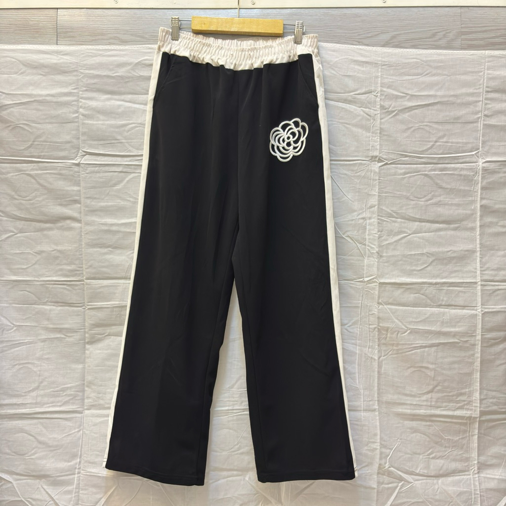 celana kain hitam wanita