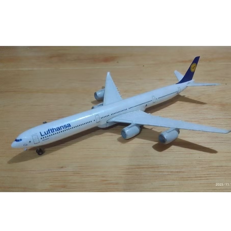 Diecast Lufthansa Airbus A340-600 1:500